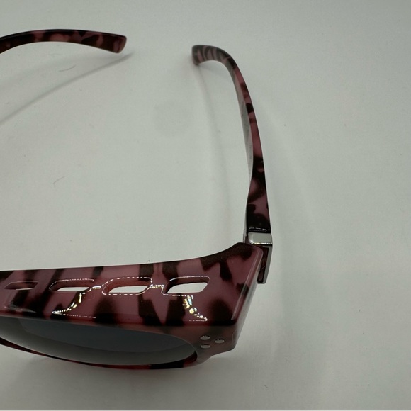 Privé Revaux | Pink Tortoiseshell Polarized Sunglasses - Picture 7 of 8